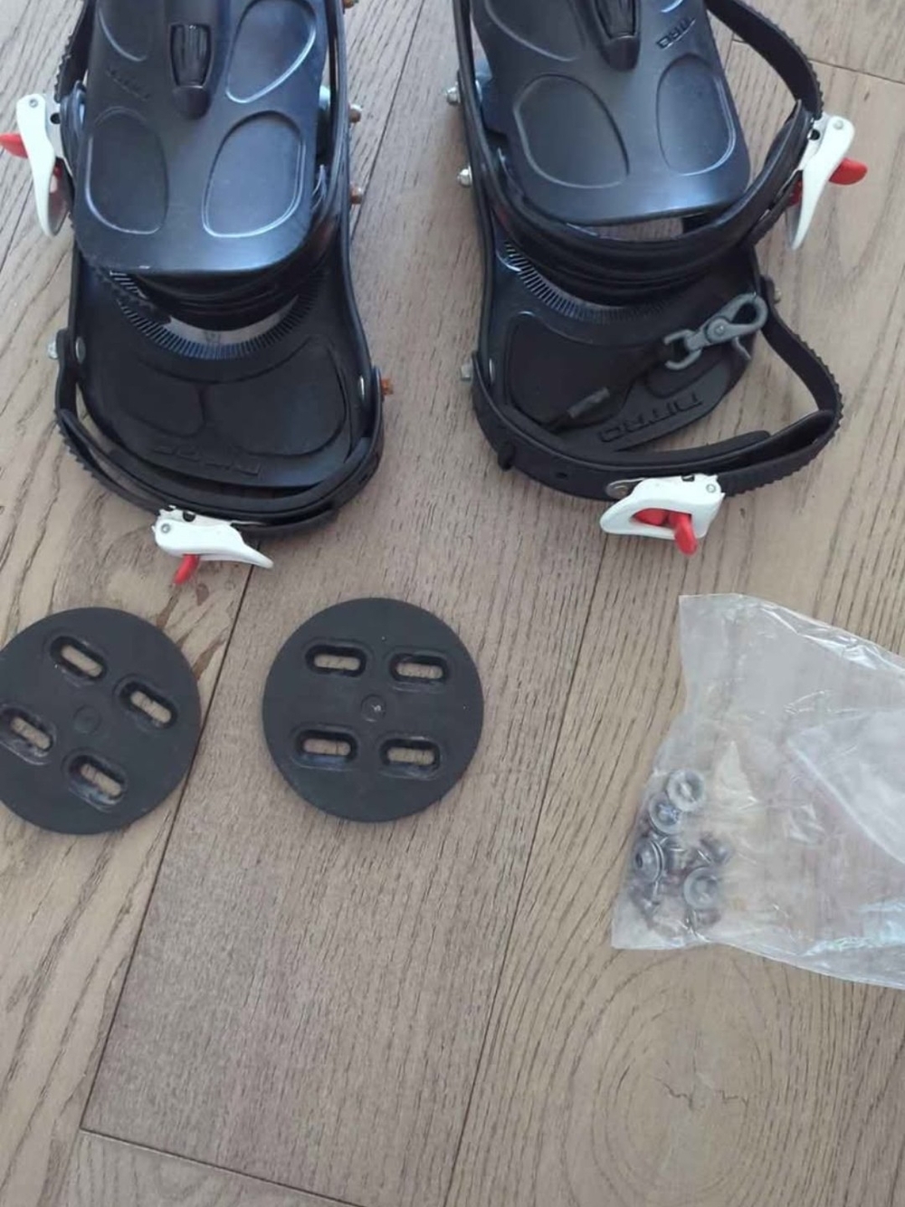 Nitro Snowboard Bindings (Size M/L) with Mounting Hardware